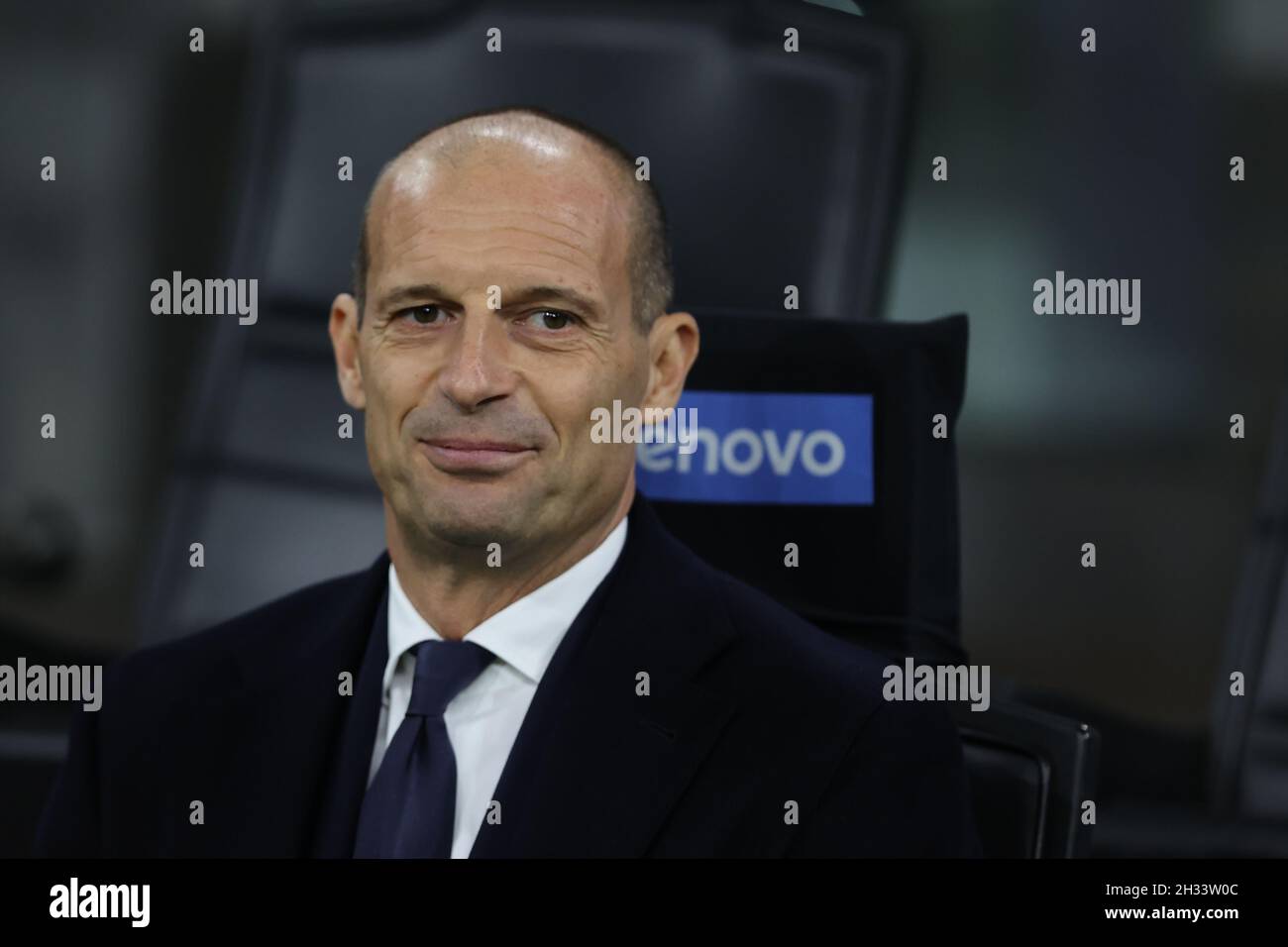 Massimiliano Allegri Cheftrainer des FC Juventus auf der Bank während des Fußballspiels der Serie A 2021/22 zwischen dem FC Internazionale und dem FC Juventus in Giu Stockfoto