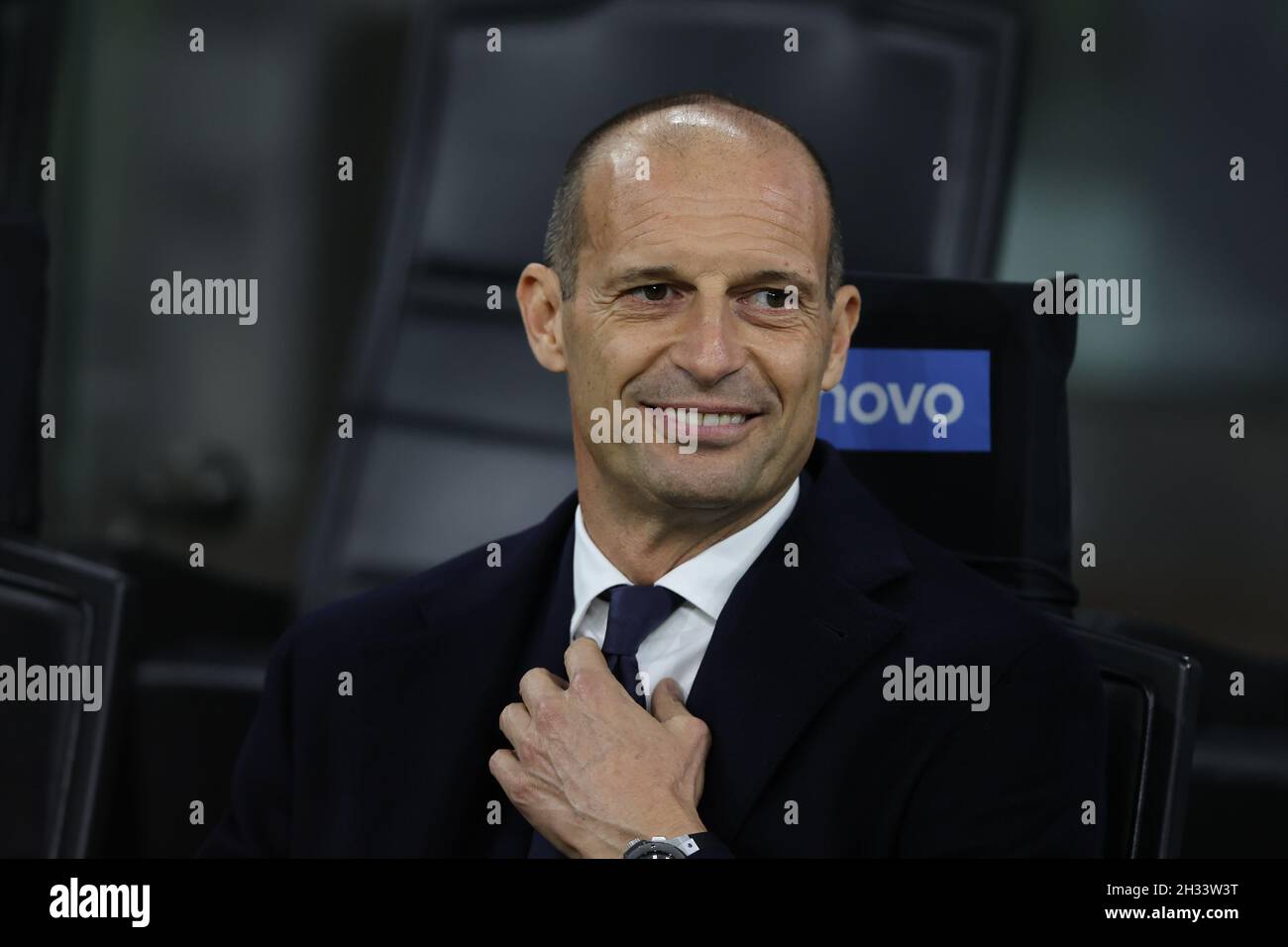 Massimiliano Allegri Cheftrainer des FC Juventus auf der Bank während des Fußballspiels der Serie A 2021/22 zwischen dem FC Internazionale und dem FC Juventus in Giu Stockfoto