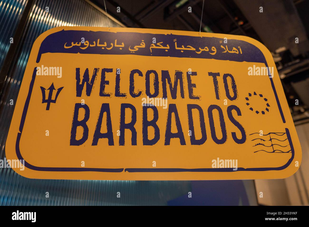 '10.21.2021 - Dubai, VAE - Barbados Kennzeichen auf seinem Pavillon im Expo 2020 Mobility District eine globale Veranstaltung zu Nachhaltigkeit und Zukunft Inn Stockfoto