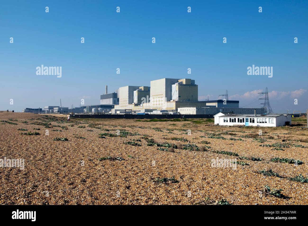 Dungeness Kernkraftwerk in der Landschaft mit Hausschuppen Hütten Hütten Hütten Hütten in Kent England Großbritannien KATHY DEWITT Stockfoto