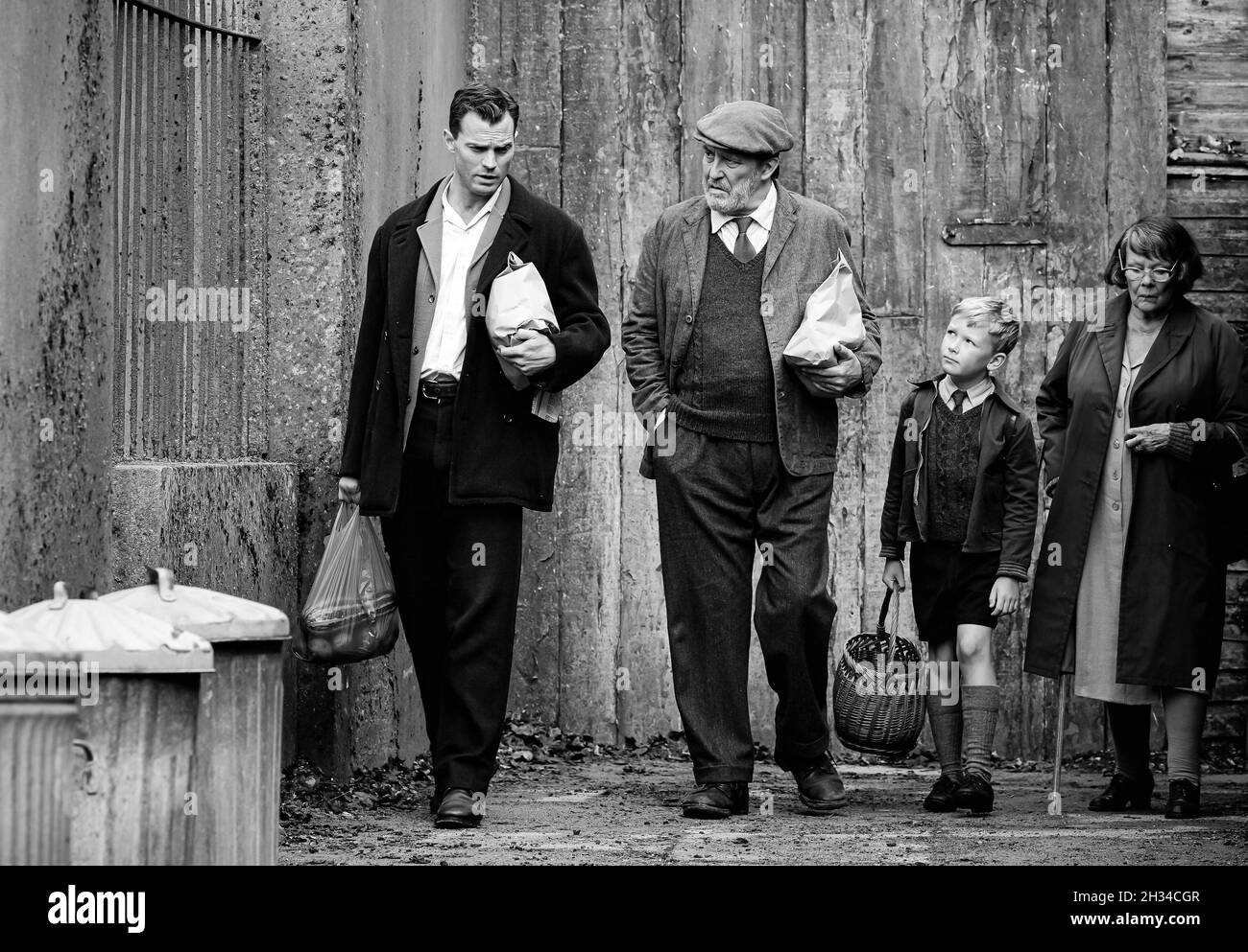 VEREINIGTES KÖNIGREICH. Ciarán Hinds, Jude Hill und Jamie Dornan in