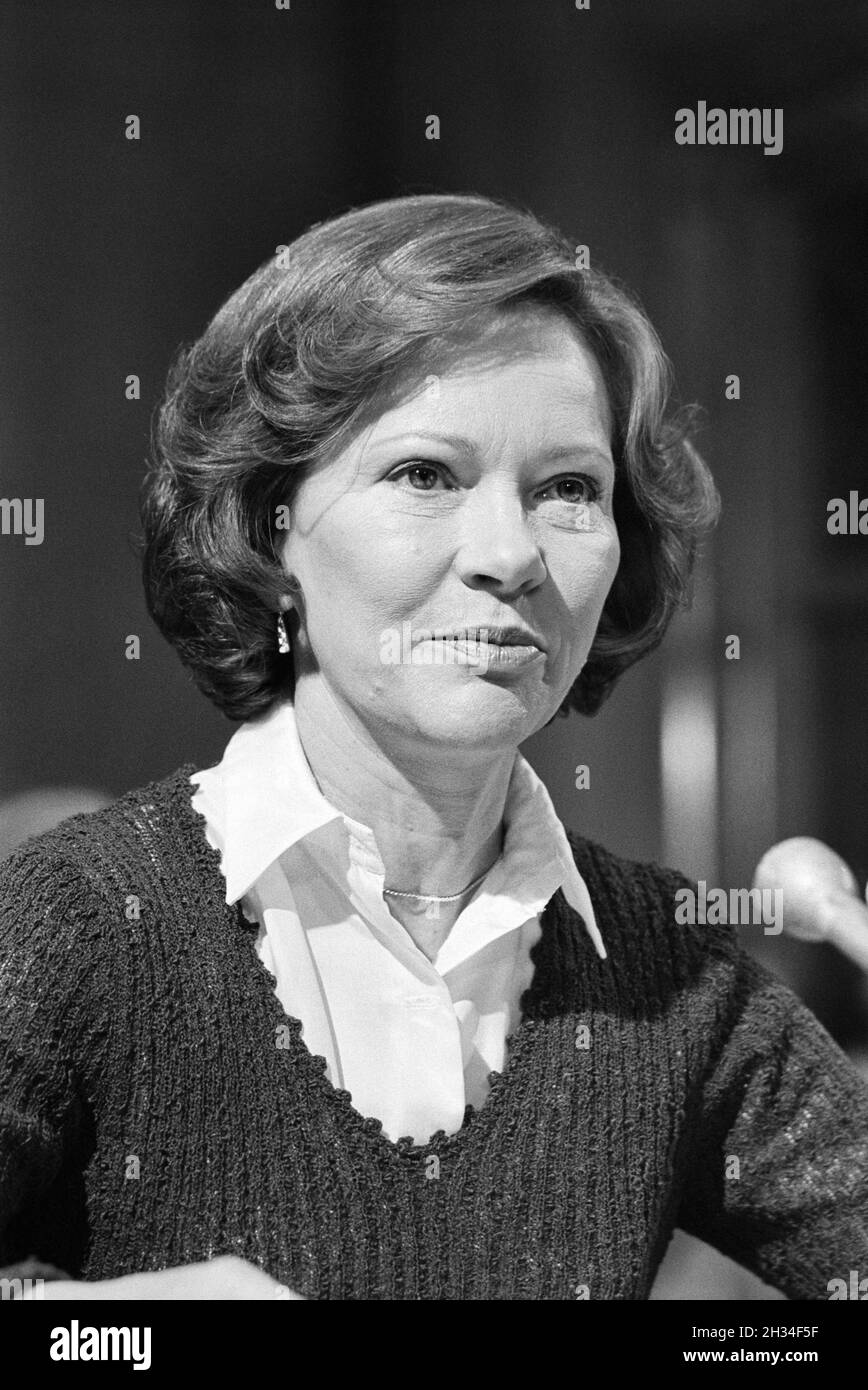 Die US-amerikanische First Lady Rosalynn Carter bezeugte im Namen der Kommission des Präsidenten für psychische Gesundheit vor dem Unterausschuss des Senats für Gesundheit und wissenschaftliche Forschung, Washington, D.C., USA, Warren K. Leffler, US News & World Report Magazine Collection, 7. Februar 1979 Stockfoto