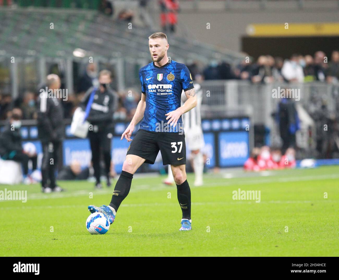 MAILAND ITALIEN- Oktober 24 Stadio G Meazza Milan Skriniarnin Aktion während der Serie Ein Spiel zwischen FC Inter und FC Juventus im Stadio G. Meazza am 24. Oktober 2021 in Mailand, Italien. Stockfoto