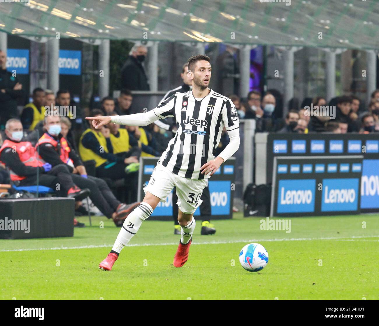 MAILAND ITALIEN- Oktober 24 Stadio G Meazza Rodrigo Bentancur in Aktion während der Serie Ein Spiel zwischen FC Inter und FC Juventus im Stadio G. Meazza am 24. Oktober 2021 in Mailand, Italien. Stockfoto