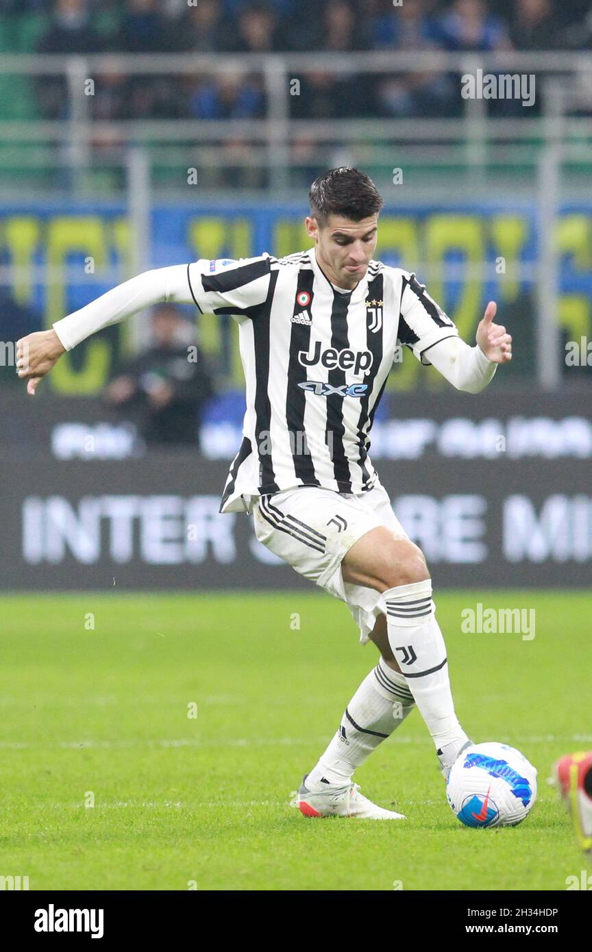 MAILAND ITALIEN- Oktober 24 Stadio G Meazza Alvaro Morata in Aktion während der Serie Ein Spiel zwischen FC Inter und FC Juventus im Stadio G. Meazza am 24. Oktober 2021 in Mailand, Italien. Stockfoto