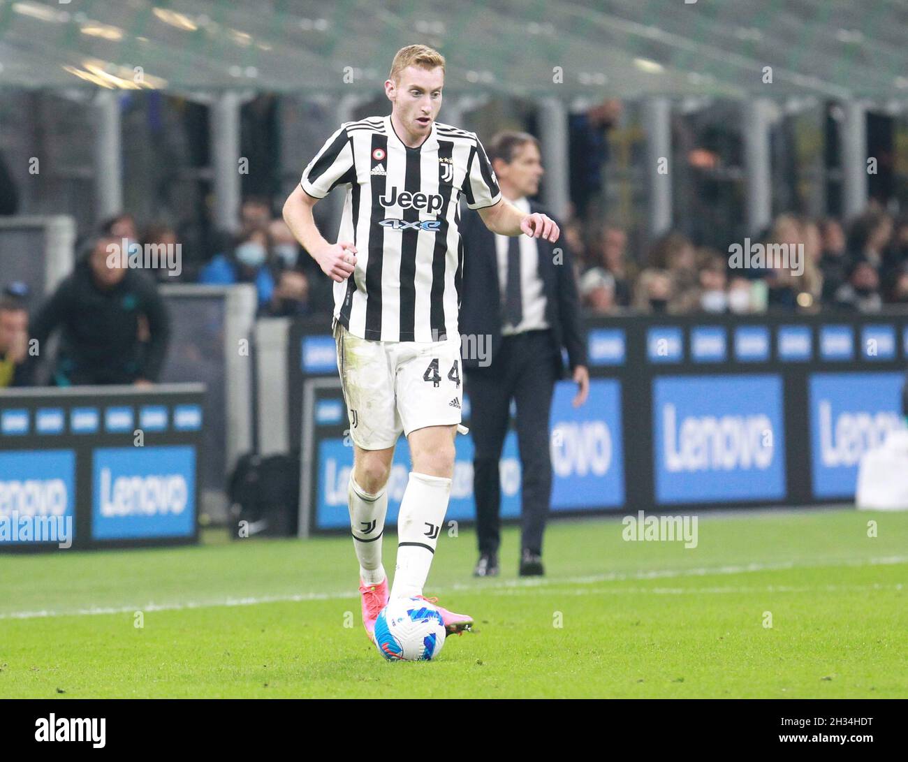 MAILAND ITALIEN- Oktober 24 Stadio G Meazza Dejan Kulusevski in Aktion während der Serie Ein Spiel zwischen FC Inter und FC Juventus im Stadio G. Meazza am 24. Oktober 2021 in Mailand, Italien. Stockfoto