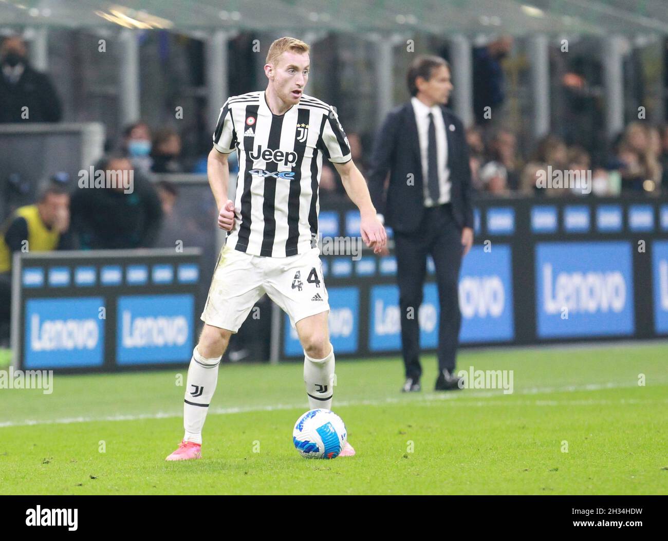MAILAND ITALIEN- Oktober 24 Stadio G Meazza Dejan Kulusevski in Aktion während der Serie Ein Spiel zwischen FC Inter und FC Juventus im Stadio G. Meazza am 24. Oktober 2021 in Mailand, Italien. Stockfoto