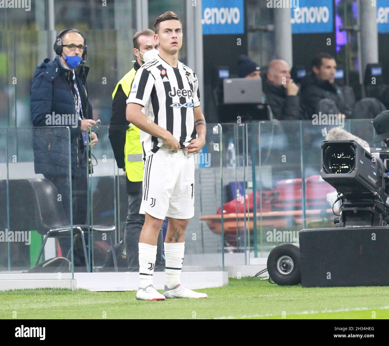 MAILAND ITALIEN- Oktober 24 Stadio G Meazza Paulo Dybala vor dem Spiel Serie A Spiel zwischen FC Inter und FC Juventus im Stadio G. Meazza am 24. Oktober 2021 in Mailand, Italien. Stockfoto