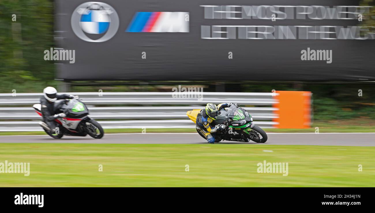 HEL Performance British Junior Supersport Championship, 73, Christian Smith, Kawasaki , deb Bullin Racing, 74, Finn Smart-Weeden, Kawasaki, TAG Racing Stockfoto