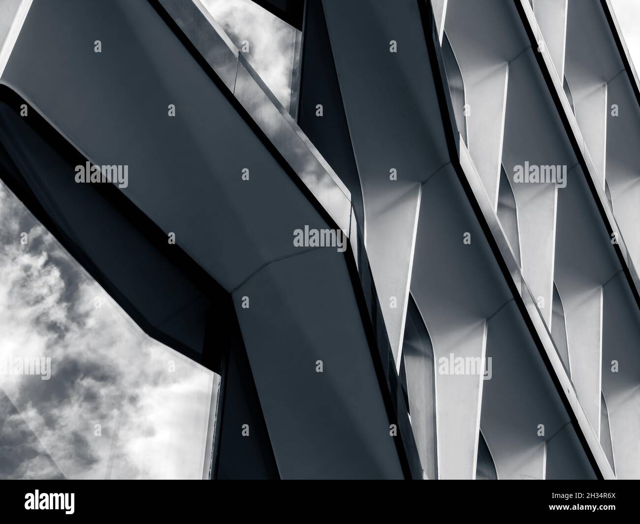 Moderne Gebäudefassade, architektonisches Detail, London Stockfoto