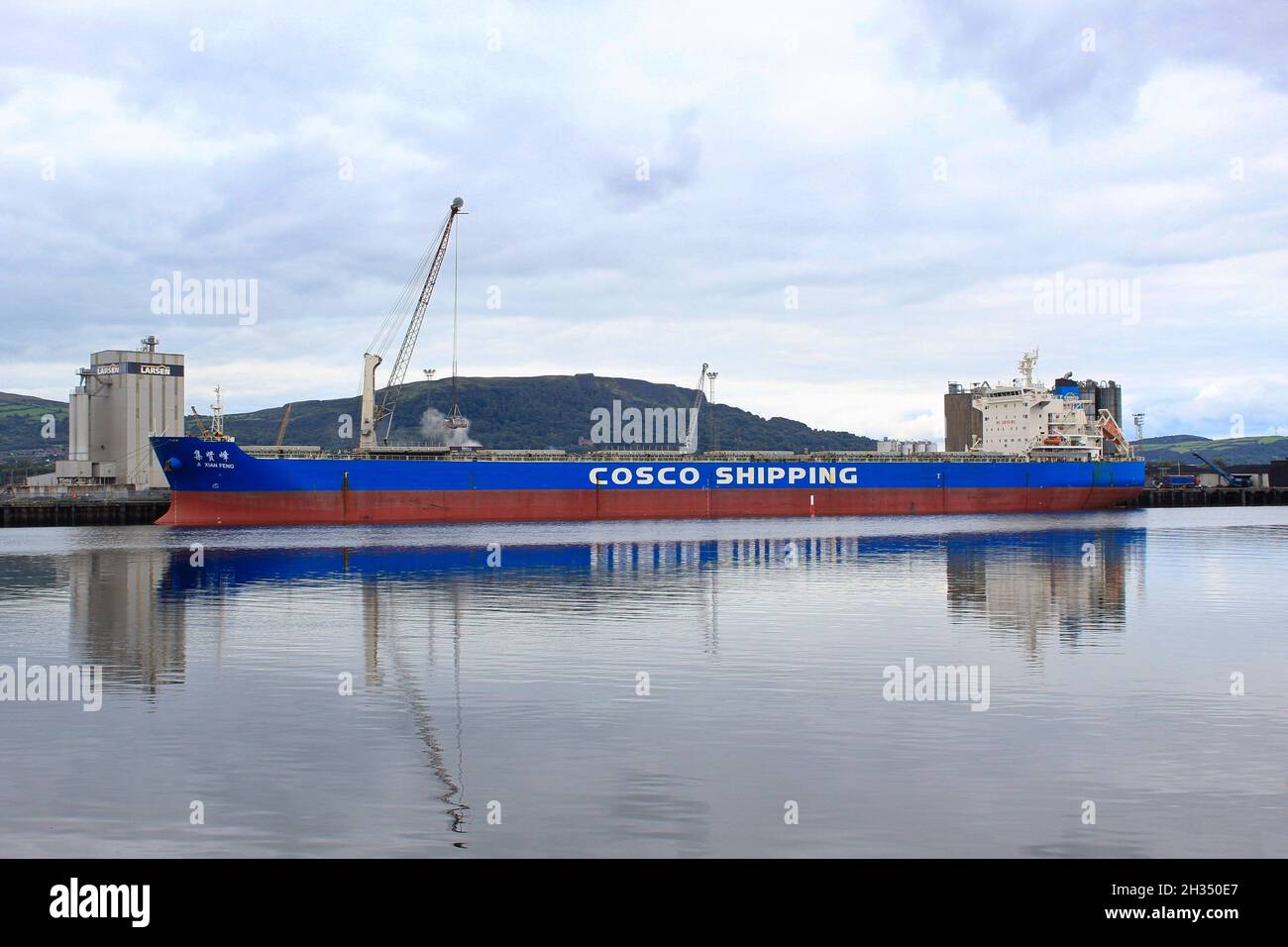 COSCO-Schiff in Harland und Wolff Docks, Belfast Stockfoto