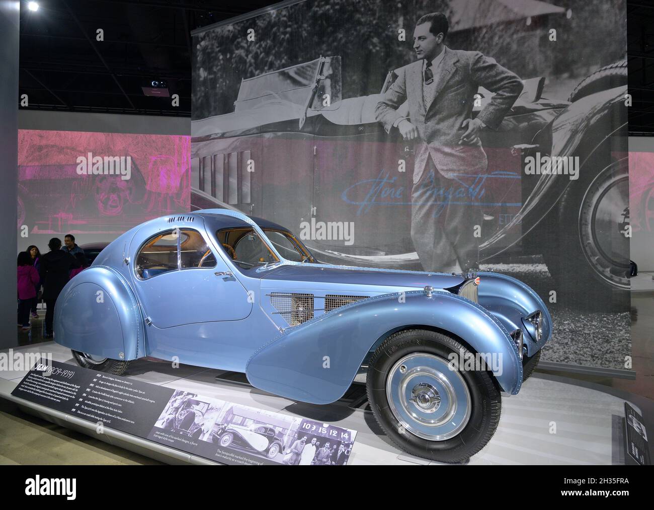 Das Petersen Automotive Museum zeigt erstaunliche Autosammlungen, Los Angeles CA Stockfoto