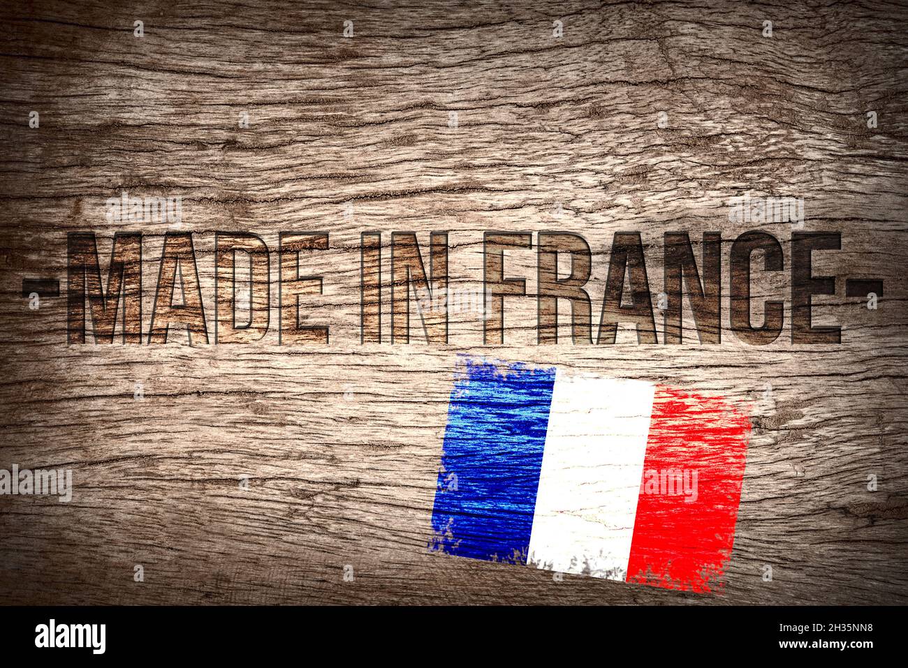 „Made in France“-Schriftzug auf Holzhintergrund Stockfoto