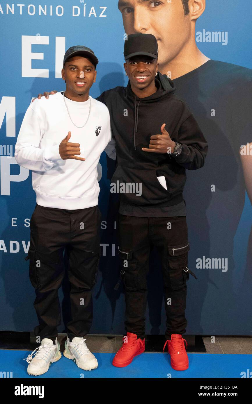 Die Fußballspieler Vinicius y Rodrigo bei der Fotoausstellung MagoPop in  Madrid am Montag, den 25. Oktober 2021. Quelle: CORDON PRESS/Alamy Live  News Stockfotografie - Alamy