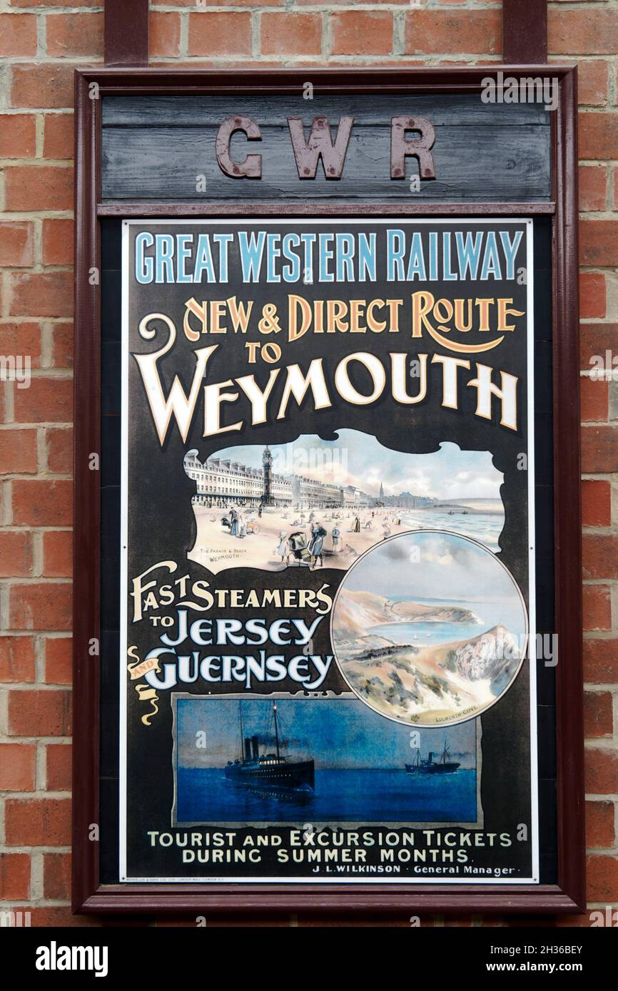 Replik Great Western Railway Werbeplakat aus dem frühen 20. Jahrhundert Werbung für eine neue Route nach Weymouth. Stockfoto
