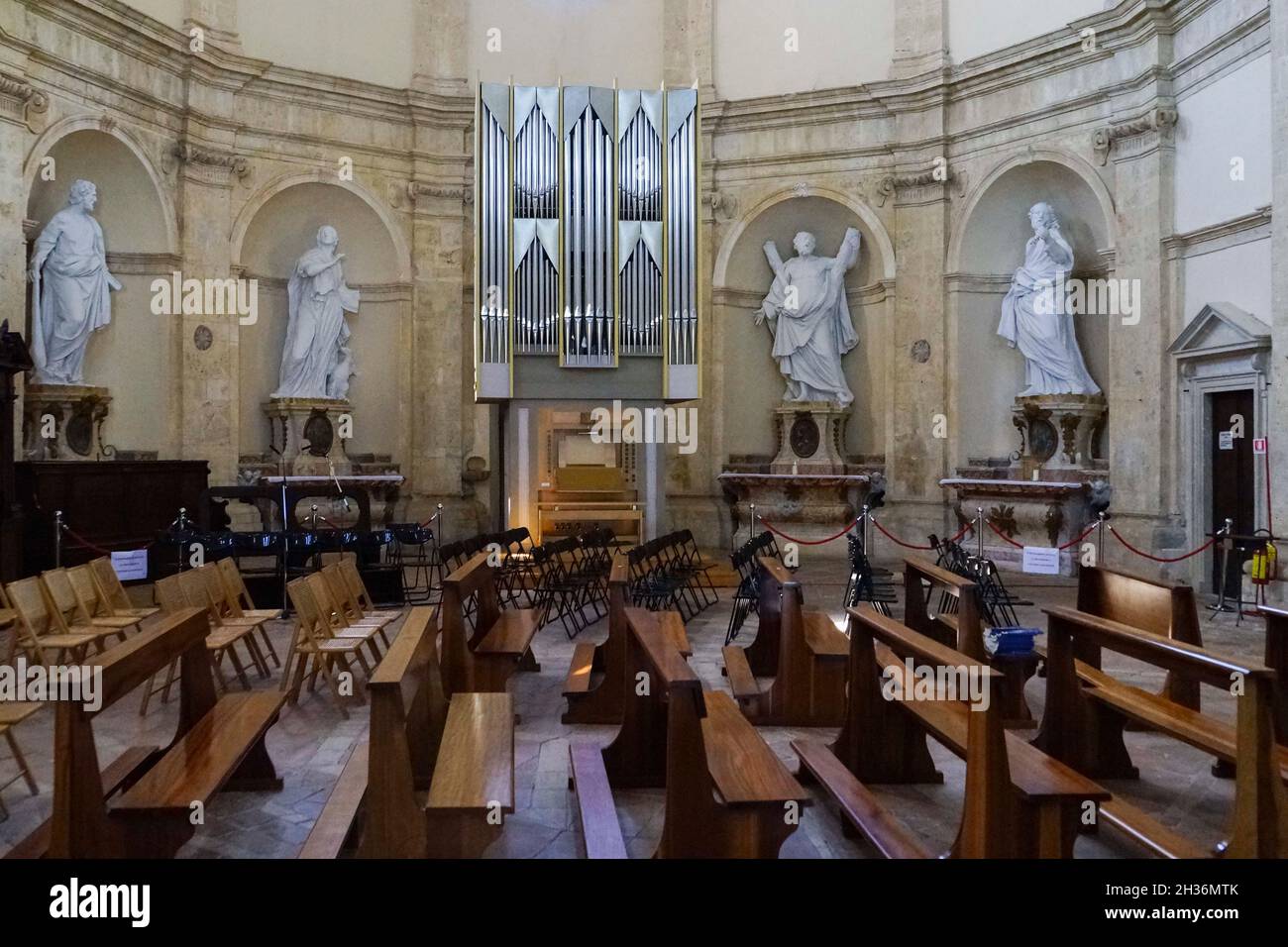 Tempio di Santa Maria della Consolazione Tempel, die Statuen der zwölf Apostel, Pinchi Pin-Orgel, Todi, Umbrien, Italien, Europa Stockfoto