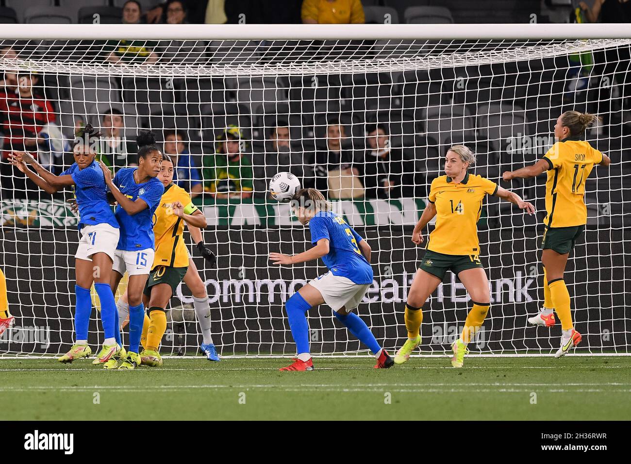 Sydney, Australien, 26. Oktober 2021. Erika aus Brasilien schießt am 26. Oktober 2021 im CommBank Stadium in Sydney, Australien, beim internationalen Frauenfußballspiel zwischen der Australierin Matilda und Brasilien ein Tor. Quelle: Steven Markham/Speed Media/Alamy Live News Stockfoto