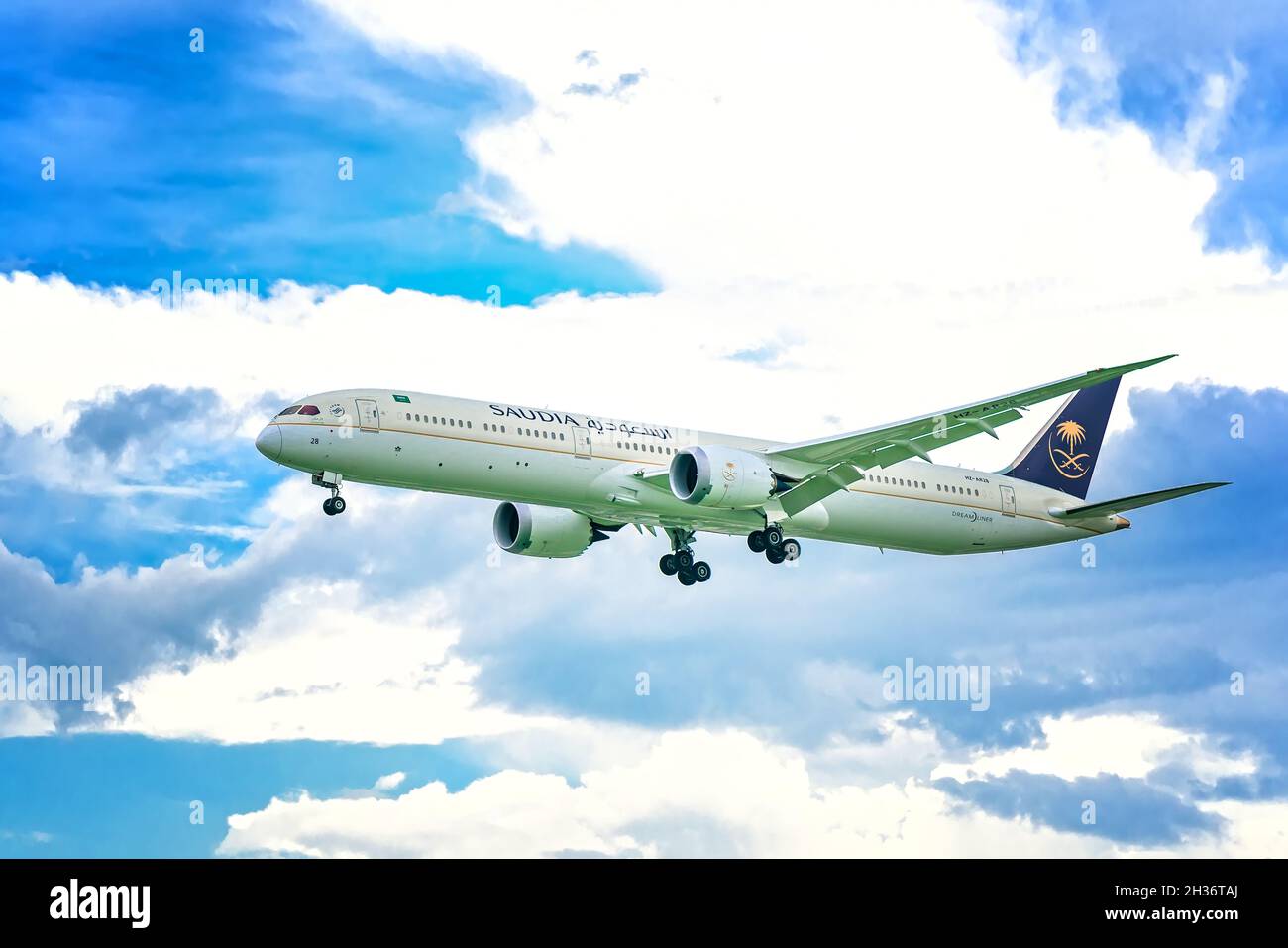 Frachtflugzeug mit der Nummer HZ-AR28 Boeing 787 von Saudi Arabian Airlines, das am internationalen Flughafen Tan Son Nhat, Ho Chi Minh City, Vietnam, landet Stockfoto