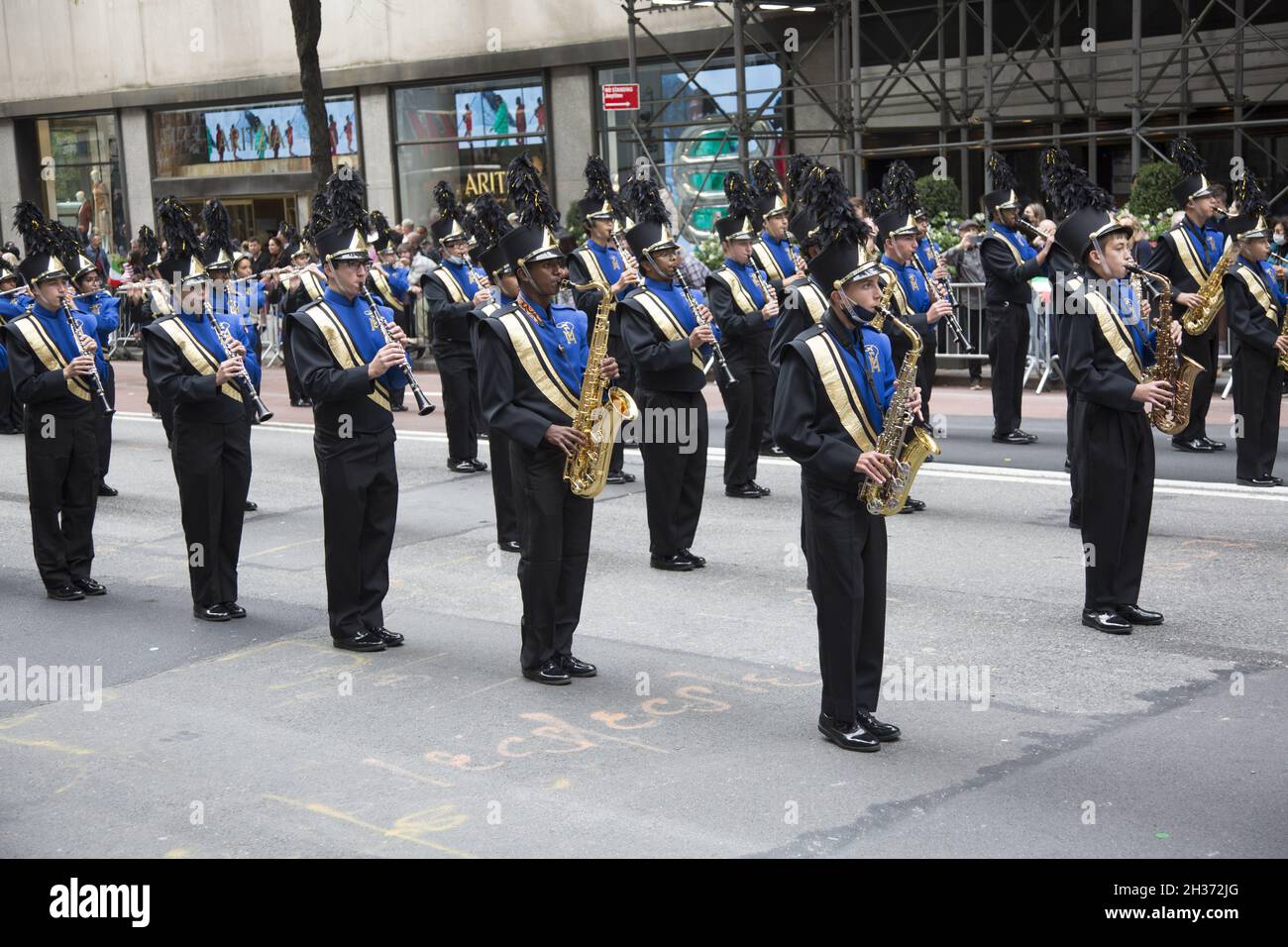 Die Marching Band der New York All-City High School marschiert bei der Columbus Day Parade 2021 auf der 5th Avenue in New York City. Stockfoto