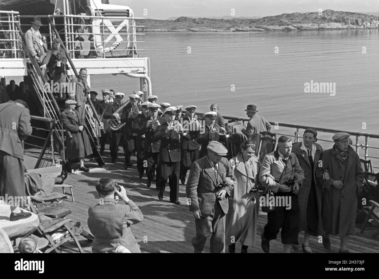 Passagiere auf der KdF-Nordlandfahrt / Pfalz mit dem Schiff "Wilhelm Gustloff", Deutschland 1930er Jahre. Passagier der Kreuzfahrt nach Norwegen mit dem KdF-Schiff "Wilhelm Gustloff", Deutschland 1930. Stockfoto