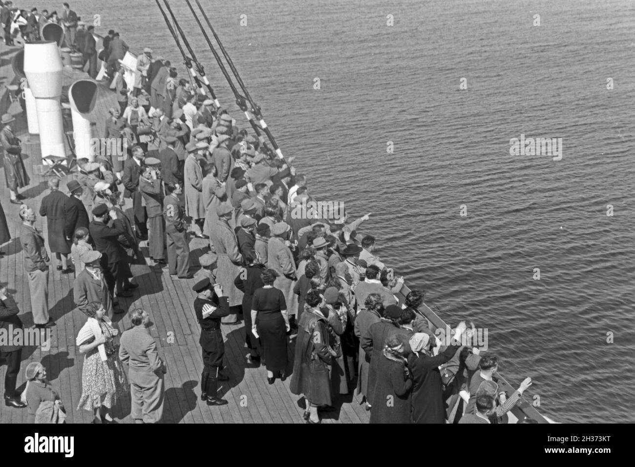 Passagiere auf der KdF-Nordlandfahrt / Pfalz mit dem Schiff "Wilhelm Gustloff", Deutschland 1930er Jahre. Passagier der Kreuzfahrt nach Norwegen mit dem KdF-Schiff "Wilhelm Gustloff", Deutschland 1930. Stockfoto