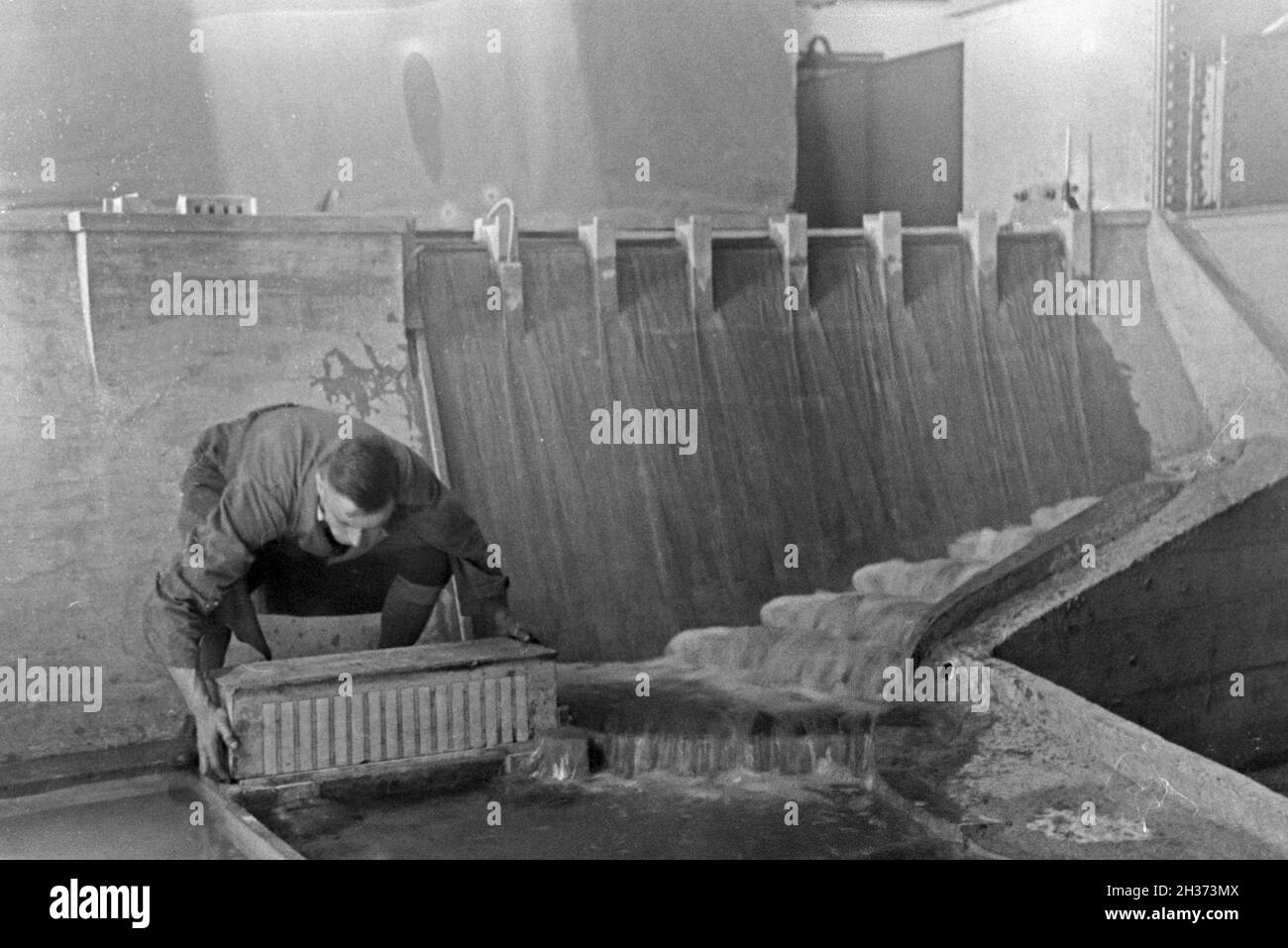 Im Flußbau Laboratorium in Karlsruhe, Deutschland, 1930er Jahre. Am Fluss Engineering Laboratory in Karlsruhe, Deutschland 1930. Stockfoto