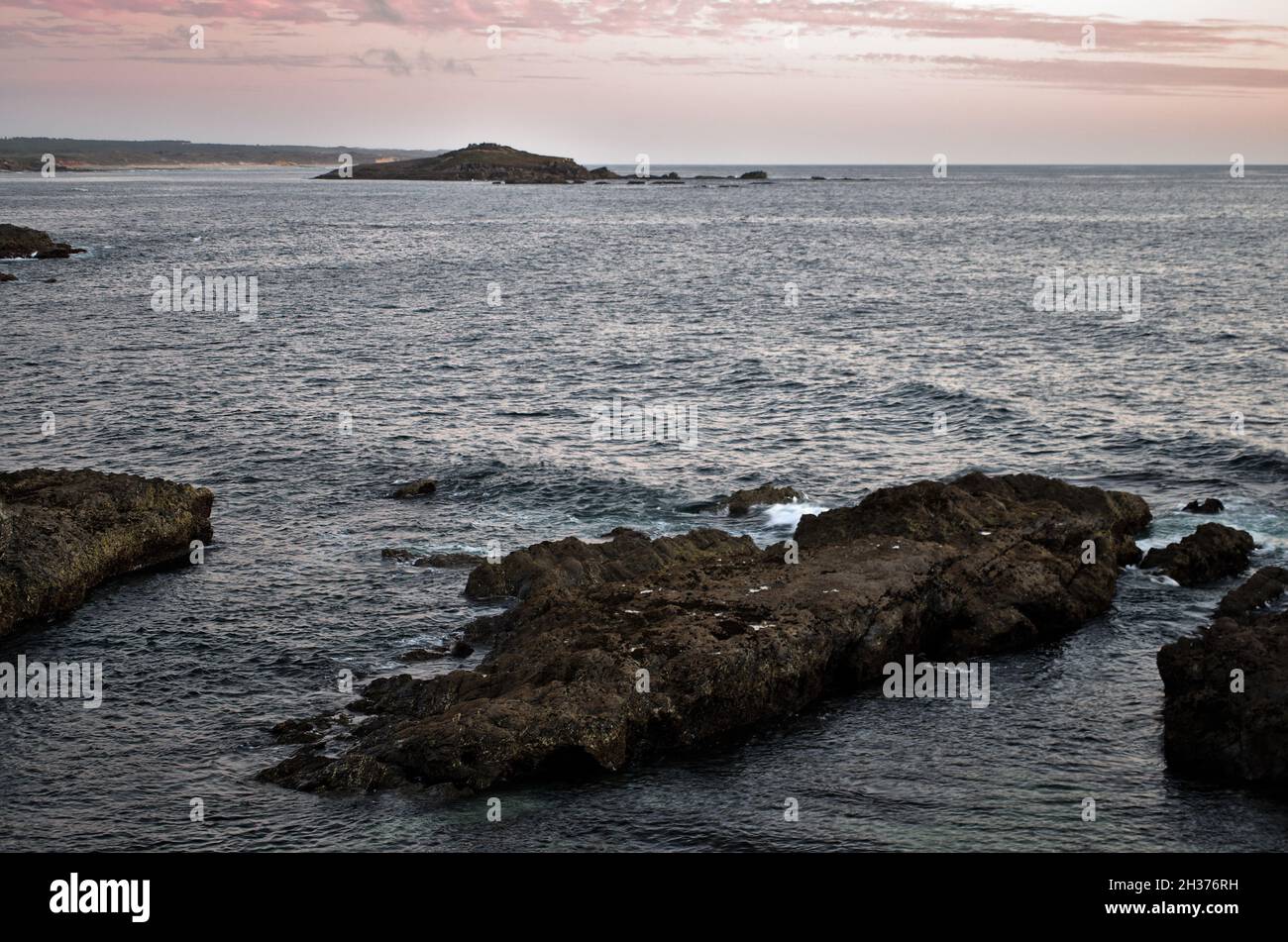 Meereslandschaft im Dorf Porto Covo in Alentejo, Portugal Stockfoto