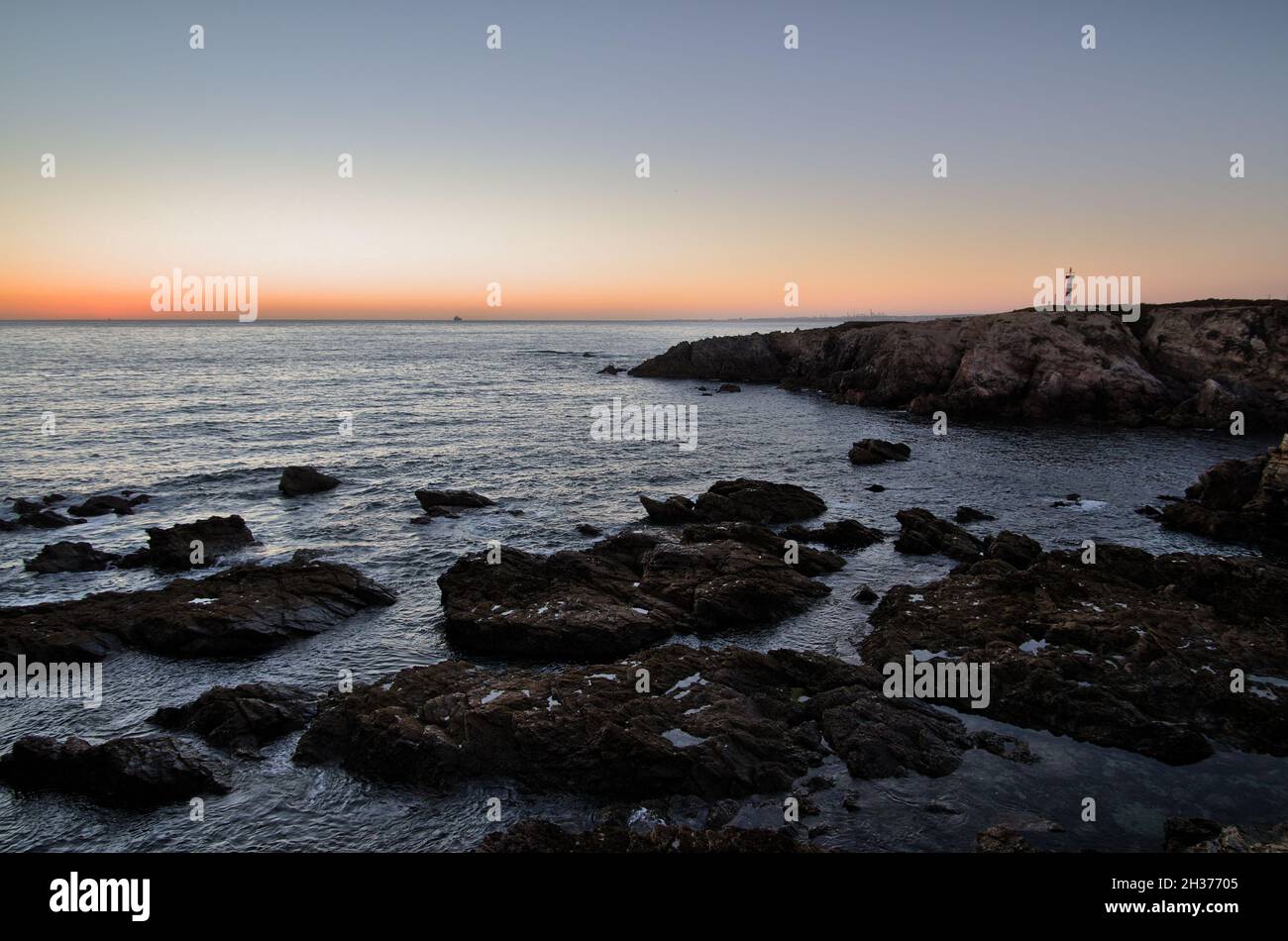 Meereslandschaft im Dorf Porto Covo in Alentejo, Portugal Stockfoto