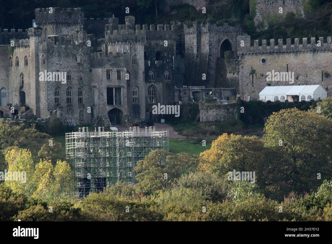 Gwrych Castle Wales. Neue Fotos zeigen, dass die Vorbereitungen für die kommende Serie von I' a Celebrity 2021 auf Schloss Gwrych bereits in vollem Gange sind Stockfoto