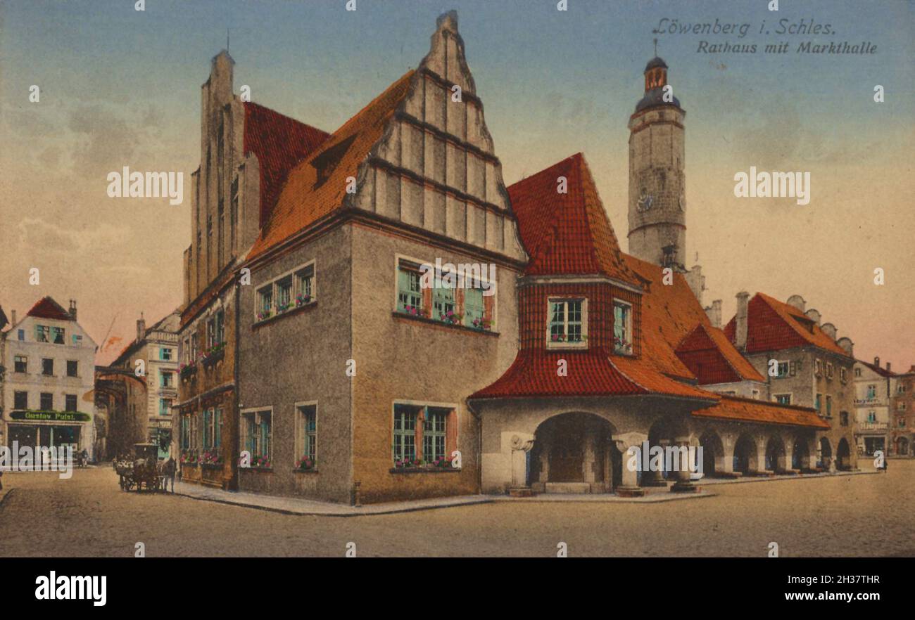 Rathaus von Löwenberg in Schlesien, heute Lwowek Slaski, Stadt der Woiwodschaft Niederschlesien in Polen, Ansicht von ca 1910, digitale Produktion einer gemeinsamen Postkarte Stockfoto