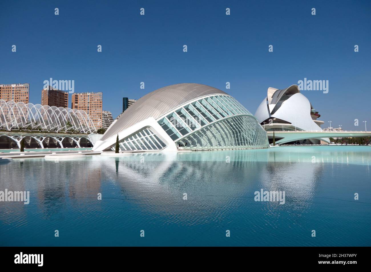 Stadtansicht von Valencia, Spanien mit der Stadt der Künste und Wissenschaften. Spanische Stadt und Wahrzeichen als Attraktion für Touristen und Reiseziel Stockfoto