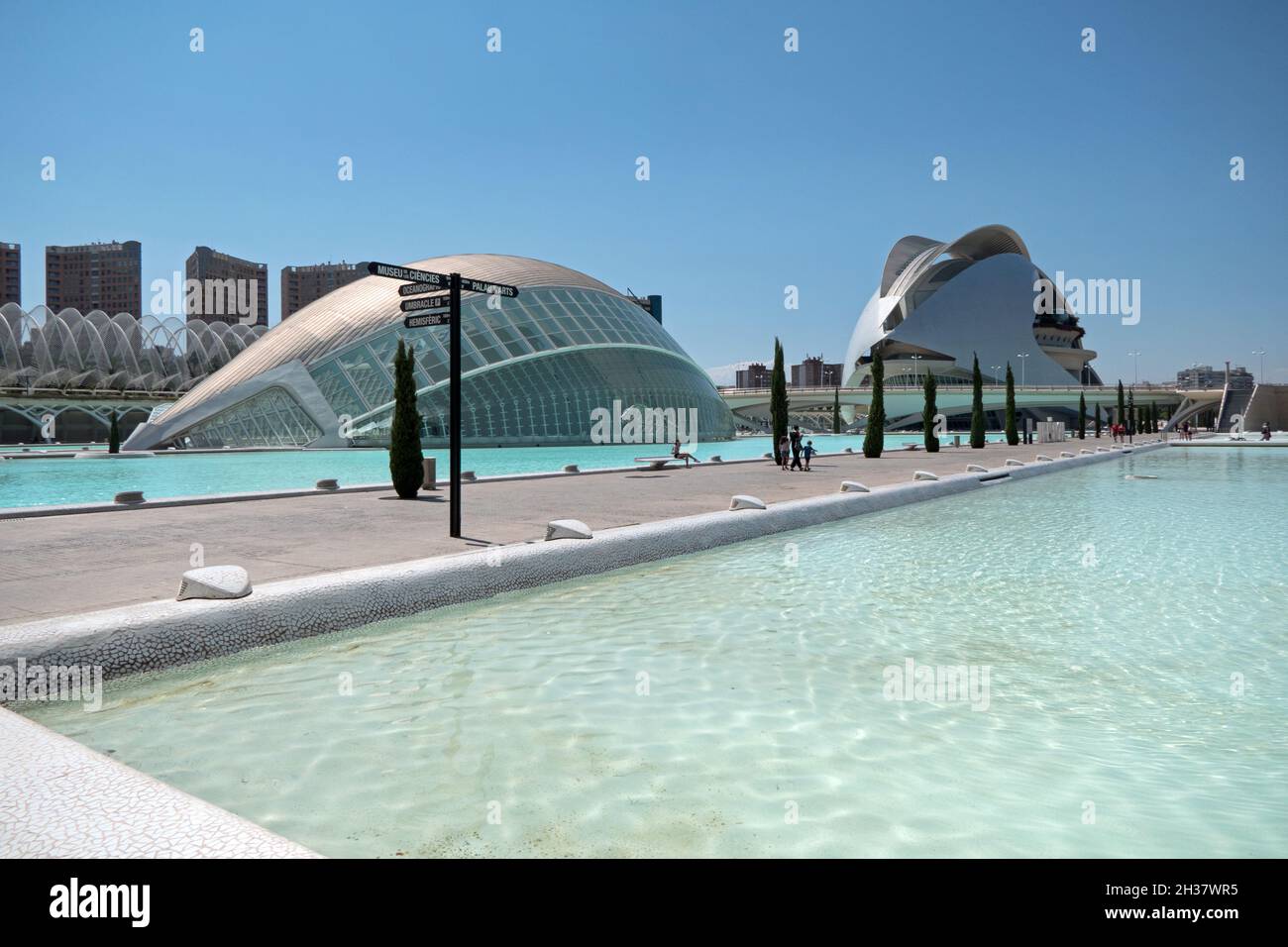 Stadtansicht von Valencia, Spanien mit der Stadt der Künste und Wissenschaften. Spanische Stadt und moderne Gebäude als Touristenattraktion und Reiseziel Stockfoto