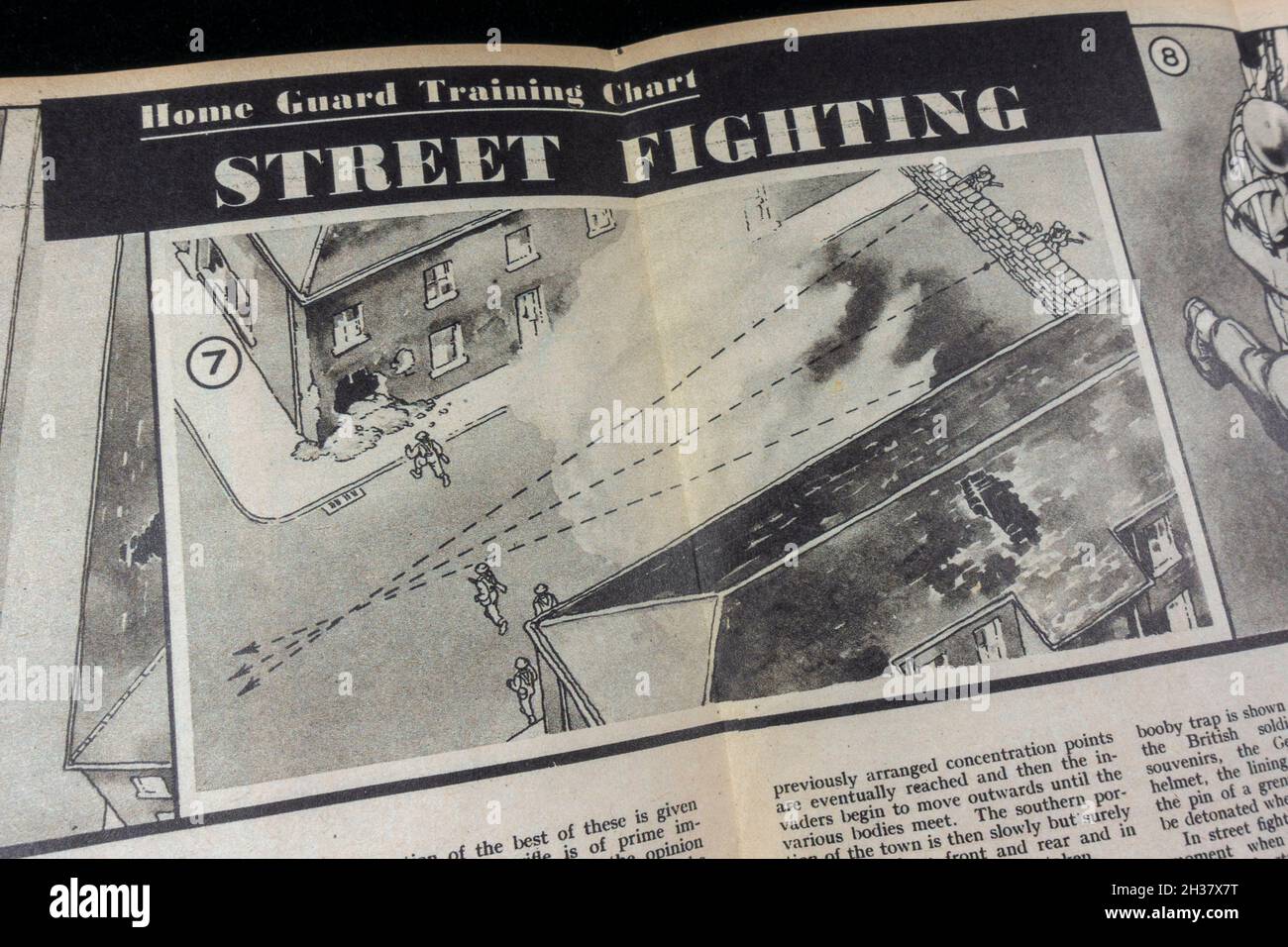 Street Fighting Tactics inside 'Modern World the Pictorial Review' (Nachbildung) vom 1940. Oktober, Teil eines Memorabiliapakets der Heimatgarde des Zweiten Weltkriegs für Schulen. Stockfoto