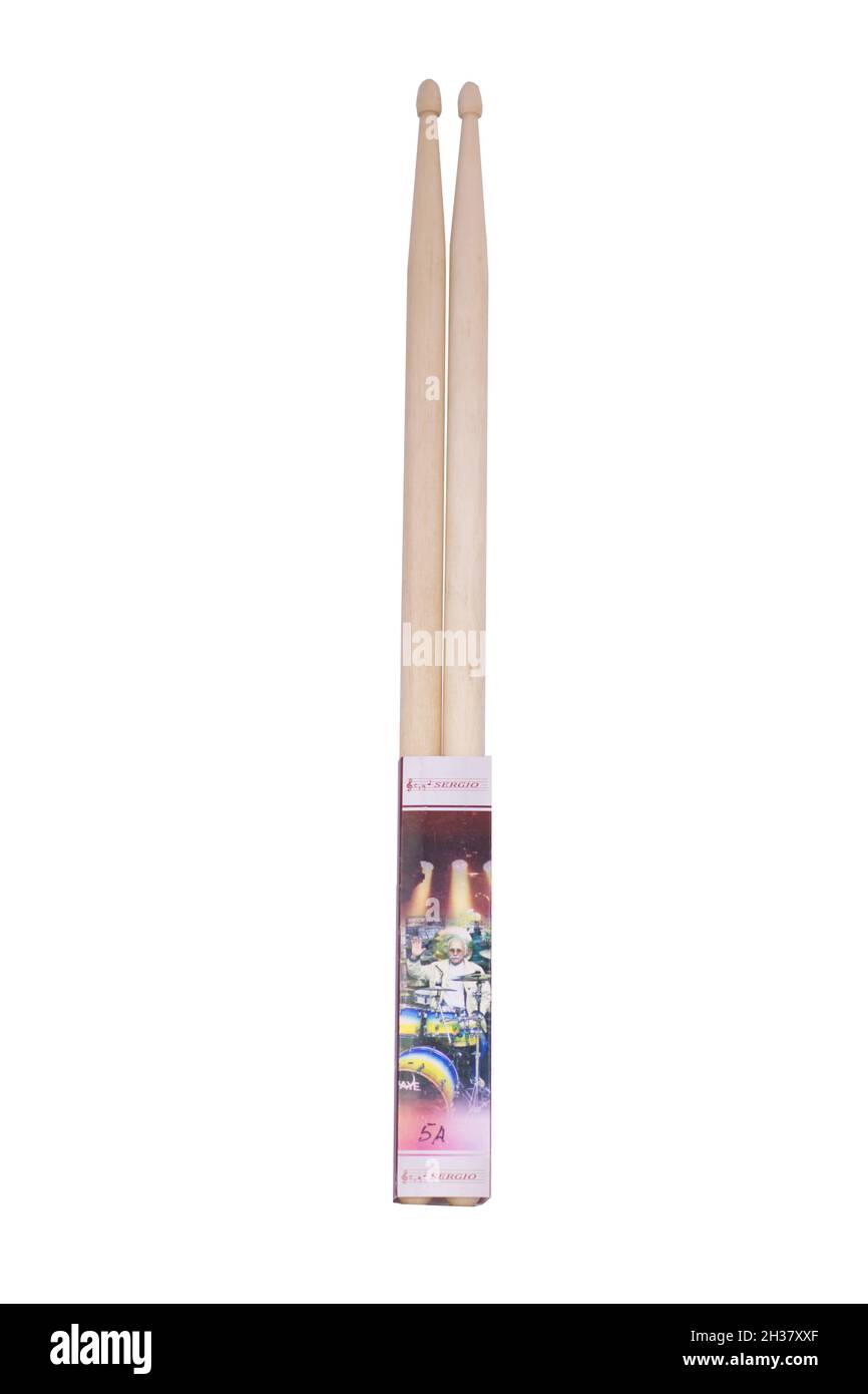 Neue Drumsticks auf weißem Hintergrund. Stockfoto