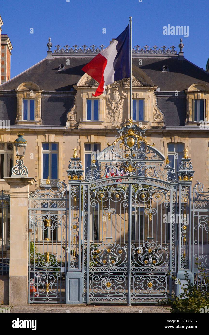 Frankreich, Bretagne, Rennes, Préfecture, französische Flagge, Stockfoto