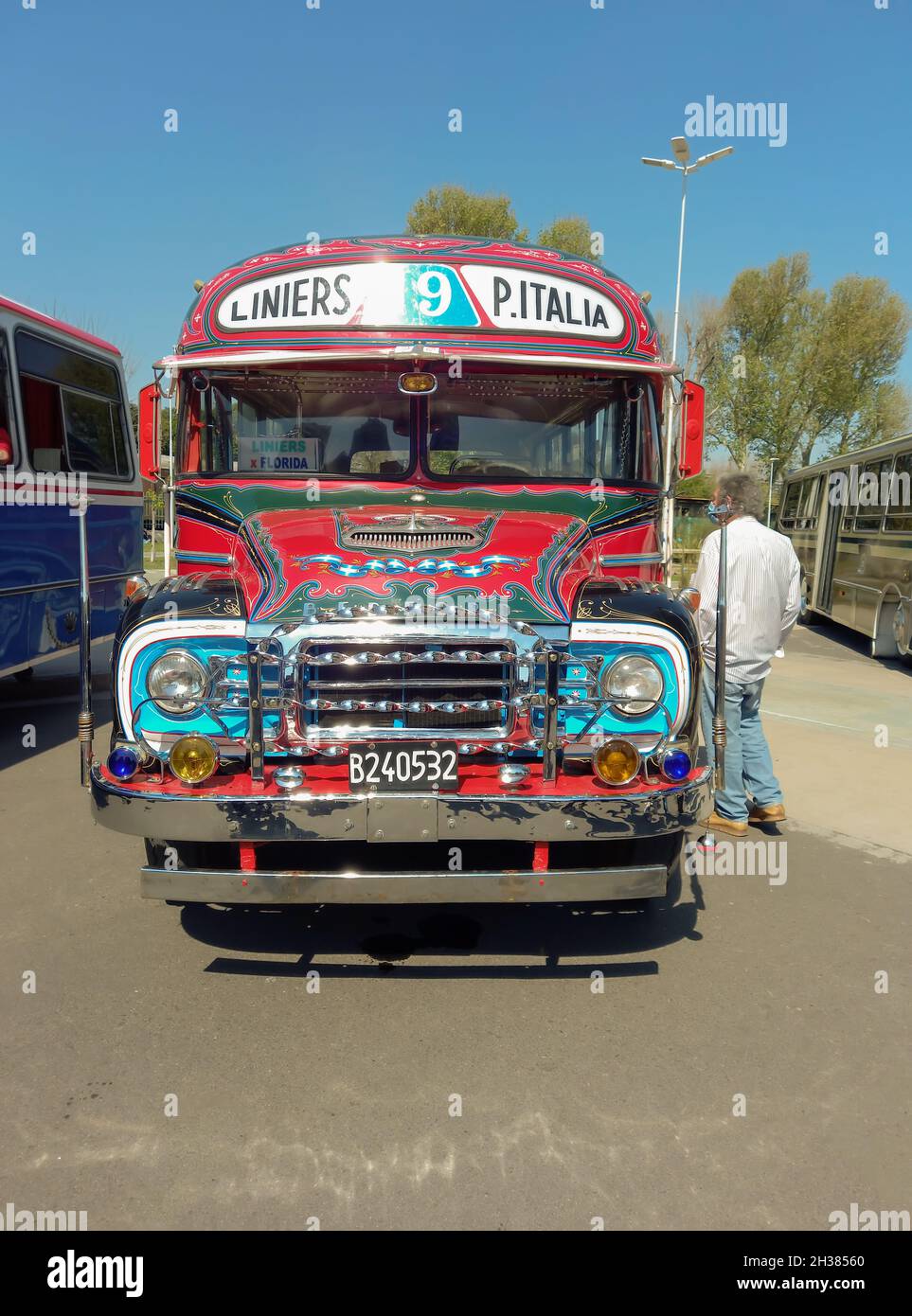 Avellaneda, Argentinien - 26. September 2021 - Bedford 1960s erbaut von General Motors Argentina. 20 Sitzplätze Bus für den öffentlichen Personenverkehr in Buenos Aires. Stockfoto