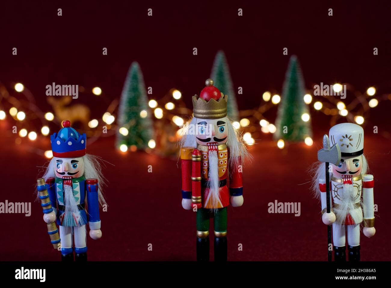 deutsche Nussknacker-Soldaten mit weihnachtsbäumen Stockfoto deutsche Nussknacker-Soldaten mit weihnachtsbäumen Stockfoto