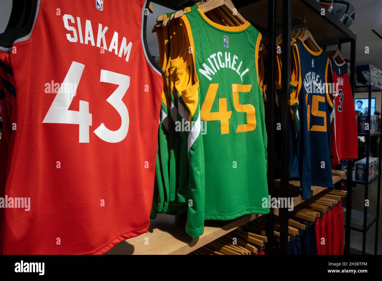 NBA-Flagship-Store für die professionellen Basketballteams Markenartikel, New York City, USA Stockfoto