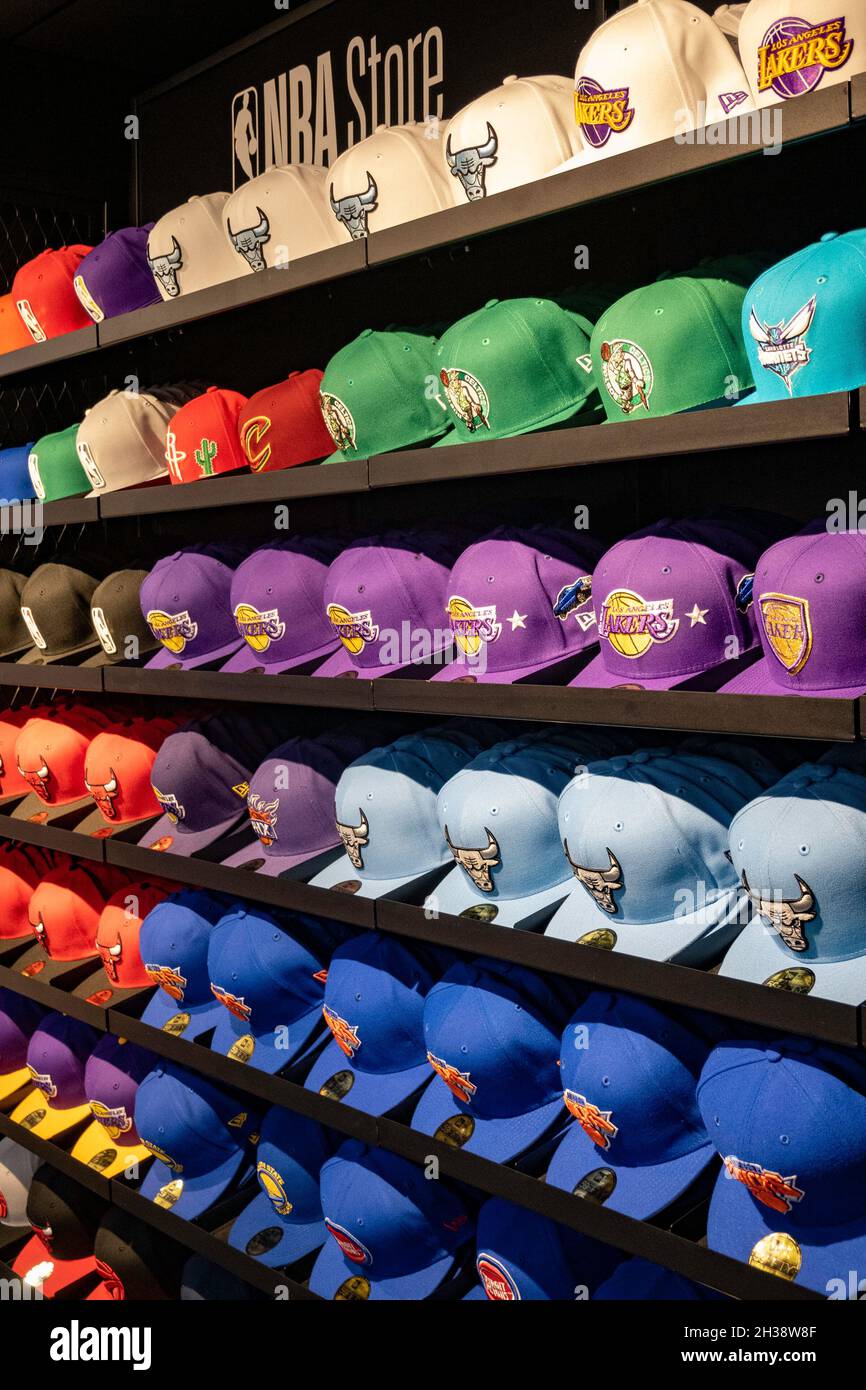 NBA-Flagship-Store für die professionellen Basketballteams Markenartikel, New York City, USA Stockfoto