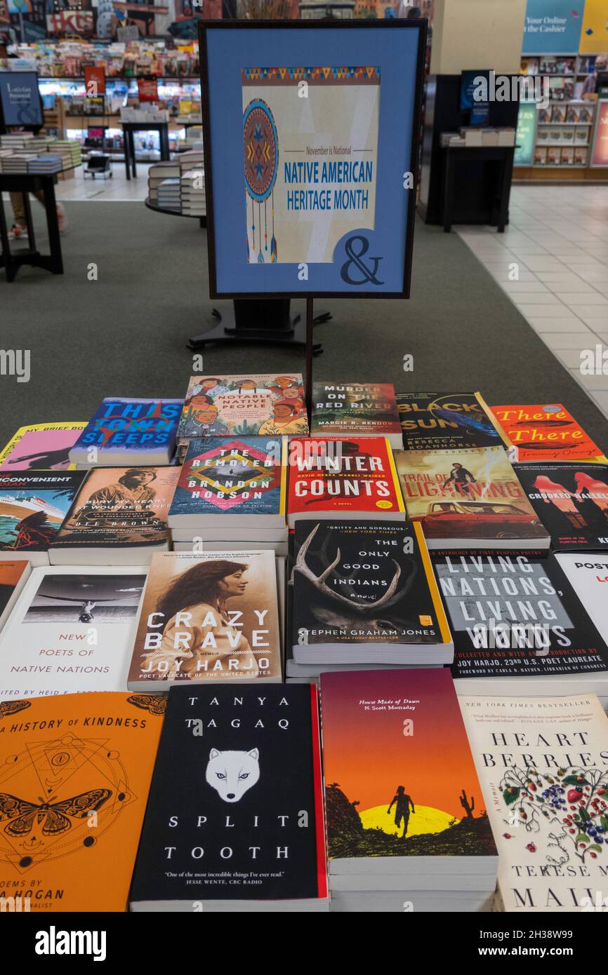 Barnes & Noble Booksellers auf der Fifth Avenue in New York City hat eine große Auswahl an Produkten, USA Stockfoto