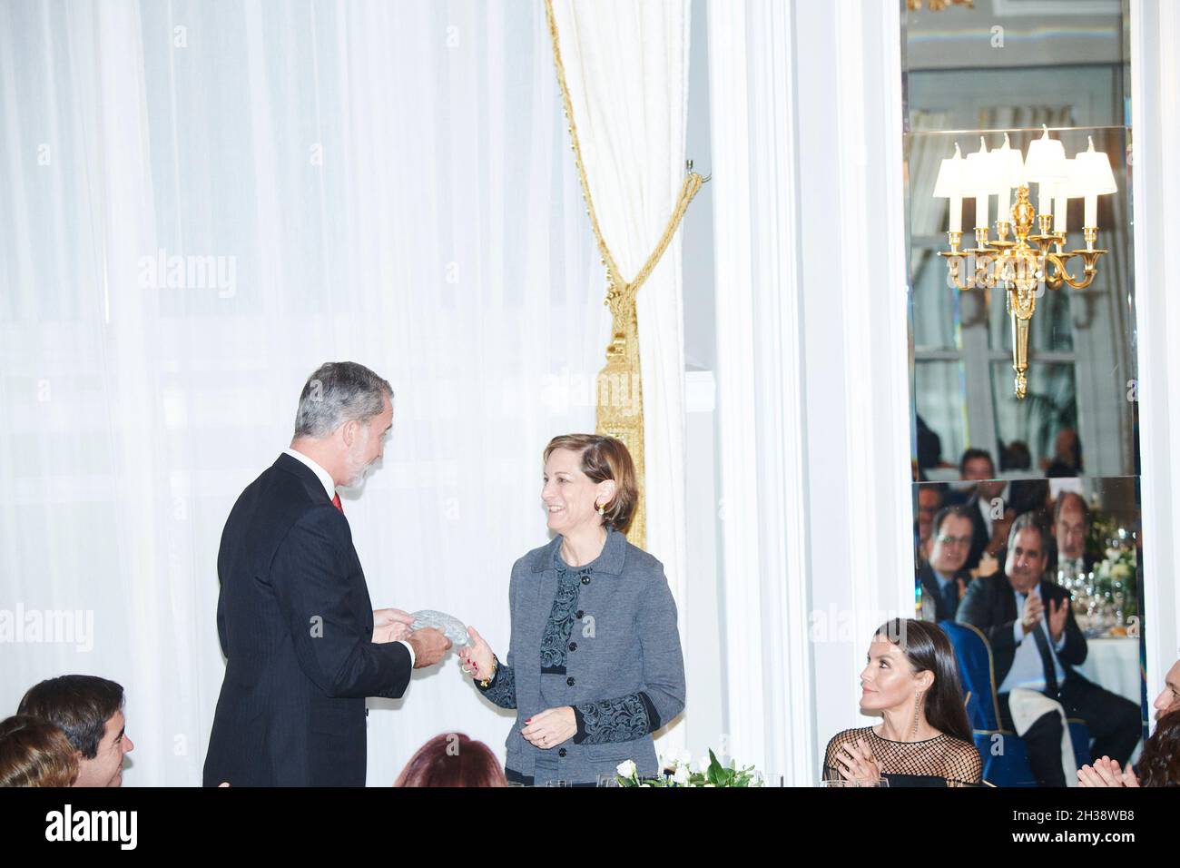 Madrid. Spanien. Anne Applebaum, König von Spanien, 20211026, nimmt am 26. Oktober 2021 an den Journalistenpreisen „Francisco Cerecedo“ im Mandarin Oriental Ritz Hotel in Madrid Teil Stockfoto