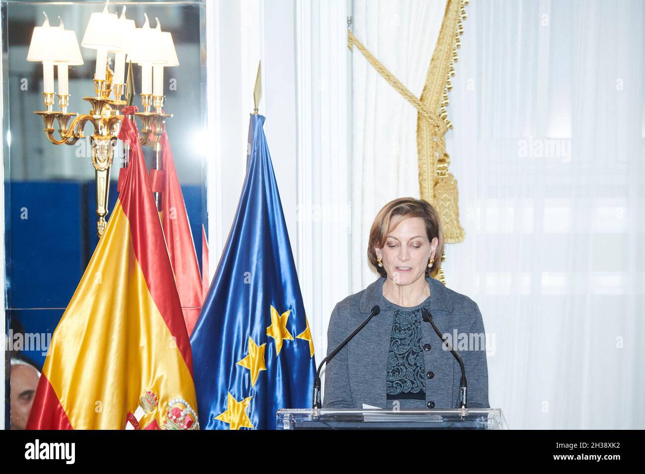 Madrid, Madrid, Spanien. Oktober 2021. Anne Applebaum nimmt am 26. Oktober 2021 an den Journalistenpreisen „Francisco Cerecedo“ im Mandarin Oriental Ritz Hotel in Madrid Teil (Bildquelle: © Jack Abuin/ZUMA Press Wire) Stockfoto