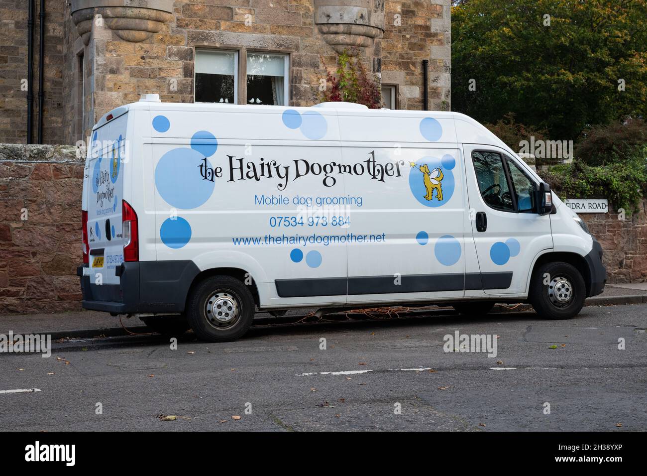 Mobile Hundemädchen-Van – Schottland, Großbritannien Stockfoto
