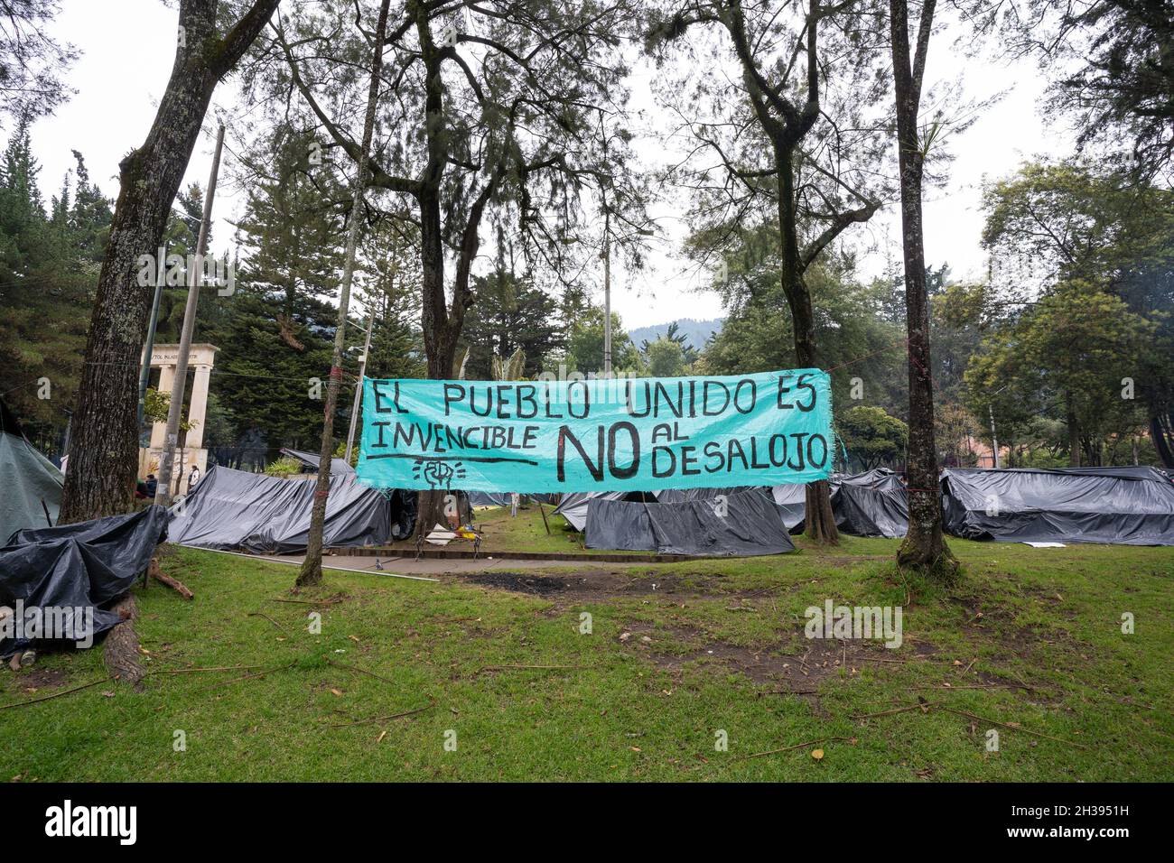 Bogota-Nationalpark, Kolumbien, 26. Oktober 2021. Mehr als 1200 Ureinwohner mussten wegen des Bergbaus und des Guerillakrieges aus ihrem Land fliehen. Stockfoto