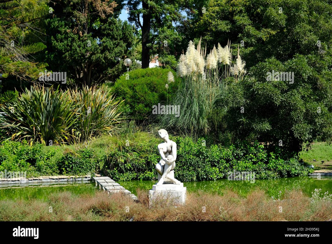 Portugal Lissabon - Skulptur im Botanischen Garten Estufa Fria Stockfoto