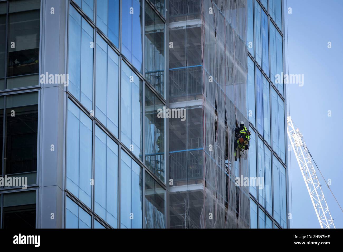 Arbeiter in einem Hochhaus in Spitalfields, Ost-London Stockfoto