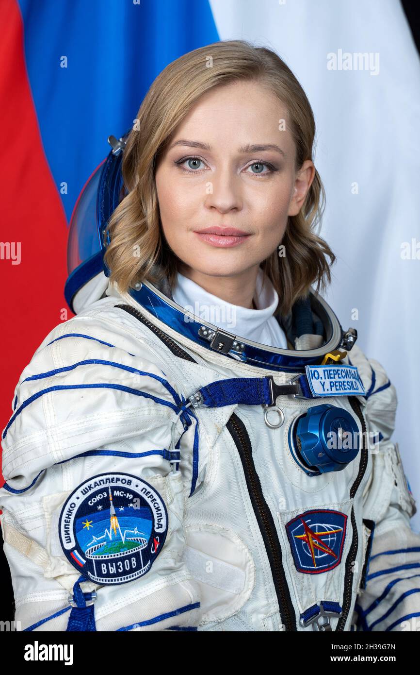 STAR CITY, RUSSLAND - 26. August 2021 - Spaceflight-Teilnehmerin und Sojus MS-19 Board Engineer Schauspielerin Yulia Peresild posiert für ein Porträt auf der Gagarin Stockfoto