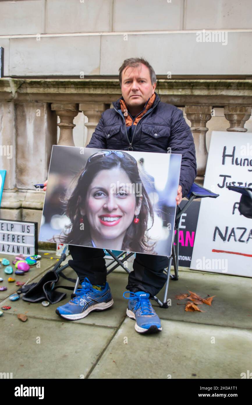 London, Großbritannien. Oktober 2021. Richard Ratcliffe geht in einen Hungerstreik vor dem Auswärtigen Amt, um seine Kampagne für Freie Nazanin zu unterstützen. Kredit: Jessica Girvan/Alamy Live Nachrichten Stockfoto