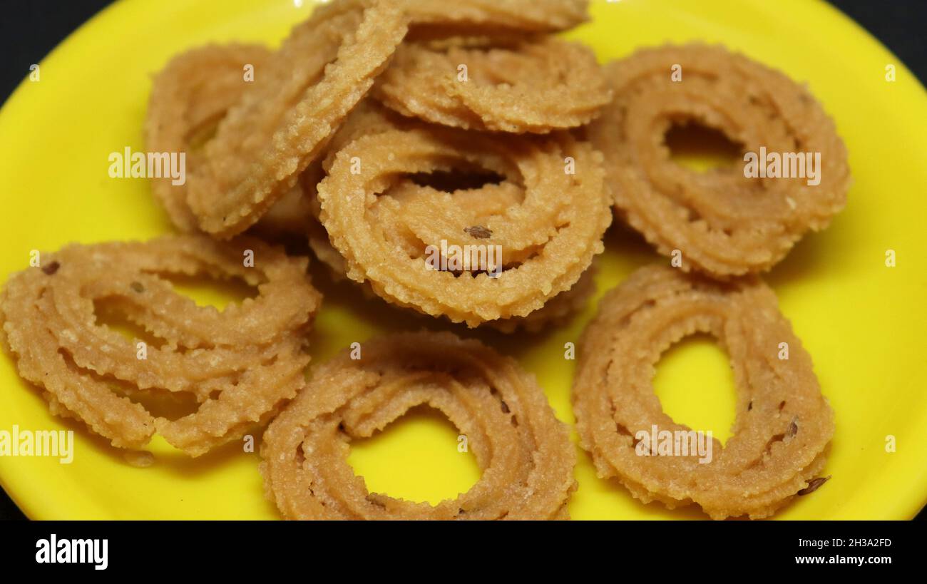 Bohnenkraut, ein knackiger Snack aus dem indischen Subkontinent. Stockfoto
