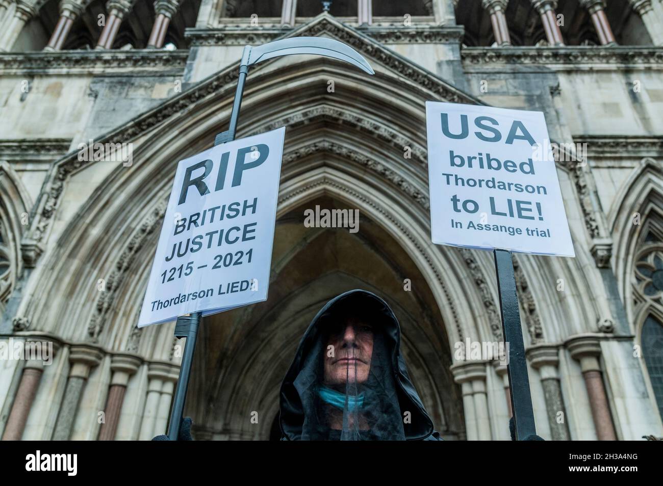 London, Großbritannien. Oktober 2021. Tod der Medien – Freier Protest von Julian Assange vor den königlichen Gerichtshöfen. Kredit: Guy Bell/Alamy Live Nachrichten Stockfoto